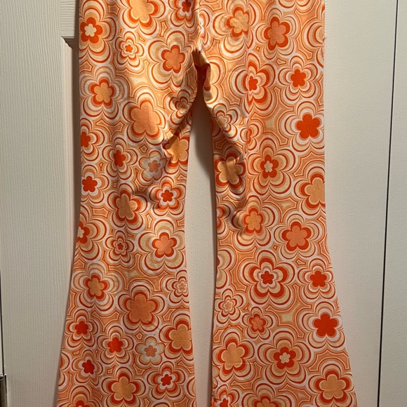 Women’s SHEIN Floral Flare Leg Pants - Picture 3 of 5